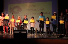 Música, reconocimientos y la proyección de un cortometraje fueron parte del cierre del Primer Festival Internacional de Cine de Chiloé
